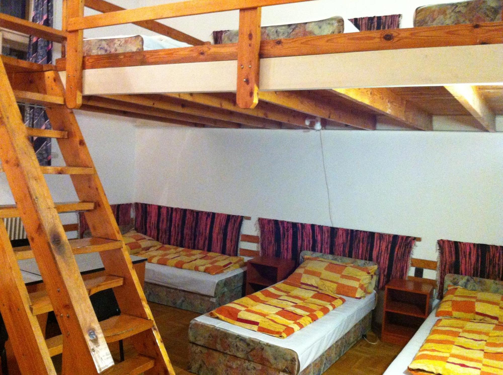 Season Hostel 2 Budapest Exteriör bild
